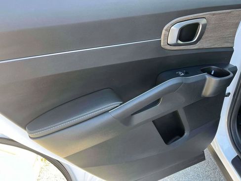 Used 2023 Kia Sorento EX w/ Panoramic Sunroof Package FWD image 5