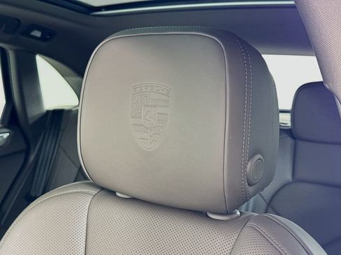 Certified 2023 Porsche Macan Turbo image 13