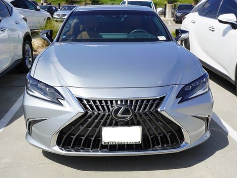 Used 2023 Lexus ES 350 Ultra Luxury w/ Accessory Package (Z2) FWD image 2