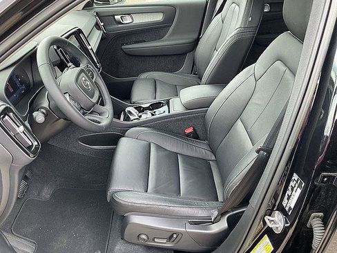 Certified 2023 Volvo XC40 B5 Plus w/ Protection Package Premier AWD/4WD image 15