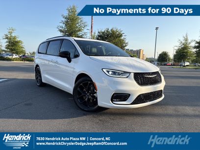 Certified 2024 Chrysler Pacifica Limited w/ S Appearance Package