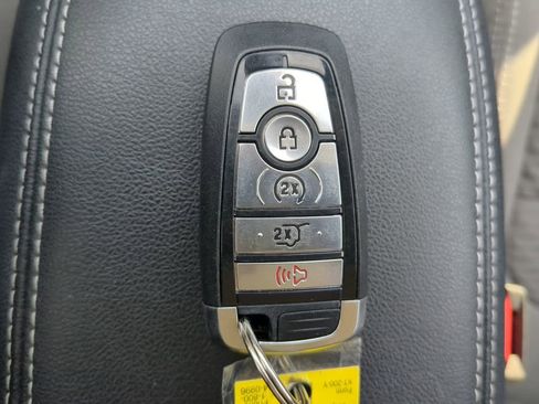 Used 2022 Ford Escape SE w/ SE Sport Appearance Package image 34