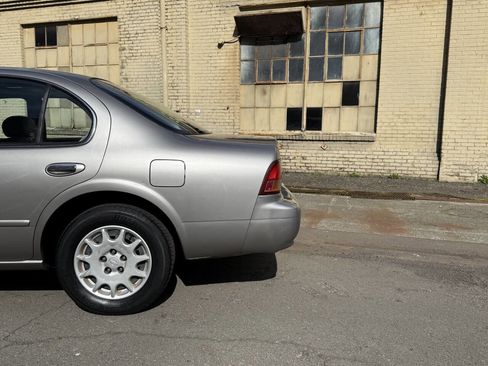 Used 1998 Nissan Maxima GXE FWD image 19