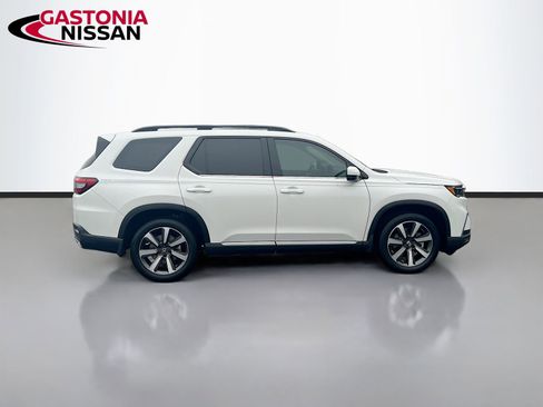 Used 2024 Honda Pilot Touring image 10