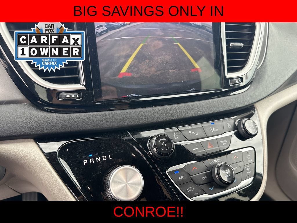 Used 2024 Chrysler Pacifica Touring-L FWD image 21