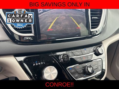 Used 2024 Chrysler Pacifica Touring-L FWD image 21