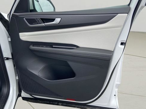 Used 2024 Volkswagen Atlas Cross Sport SEL Premium R-Line image 23