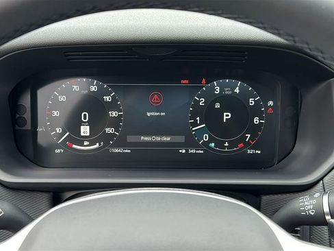 Certified 2025 Land Rover Discovery Dynamic SE AWD/4WD image 16