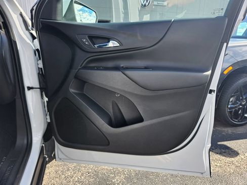 Used 2022 Chevrolet Equinox LT AWD/4WD image 12