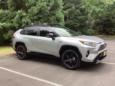 Used 2021 Toyota RAV4 XSE AWD/4WD image 10