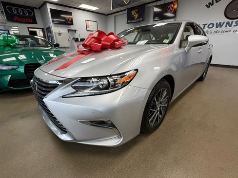 Used 2016 Lexus ES 350 w/ Luxury Package w/Wood Trim FWD image 2