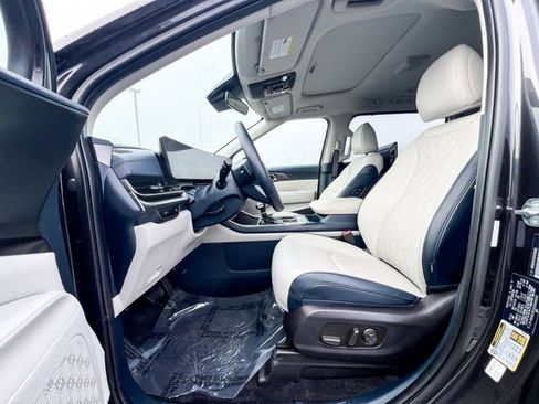 Used 2025 Kia Carnival SX image 12