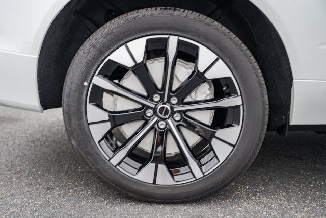 New 2027 Volvo XC60 T8 Plus AWD/4WD image 14