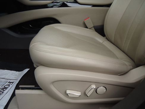 Used 2021 Lincoln Nautilus Reserve image 24