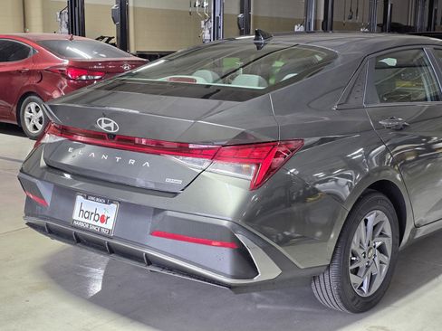 Certified 2024 Hyundai Elantra Blue image 11