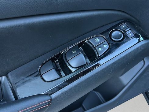 Used 2025 Nissan Altima 2.5 SR image 9