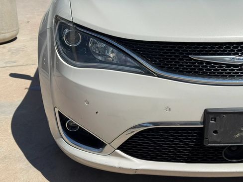 Used 2017 Chrysler Pacifica Limited w/ UConnect Theater Package FWD image 43
