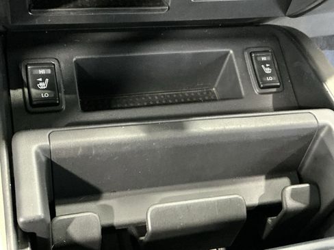 Used 2024 Nissan Titan SV w/ SV Bronze Edition Package image 9