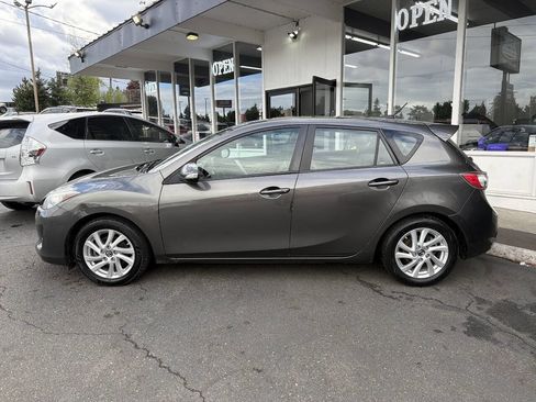 Used 2013 MAZDA MAZDA3 i Grand Touring w/ Tech Pkg FWD image 2