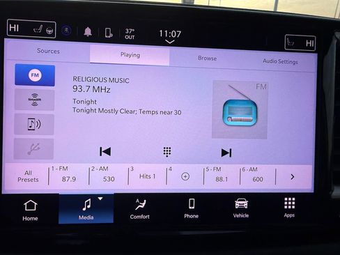 Used 2023 Chrysler Pacifica Touring-L image 19