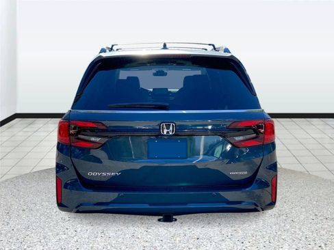 New 2026 Honda Odyssey Touring image 3