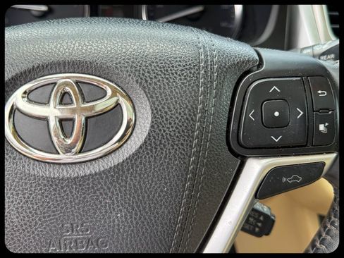 Used 2016 Toyota Highlander Limited Platinum FWD image 28