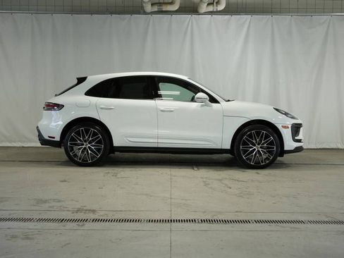 Certified 2025 Porsche Macan AWD/4WD image 8