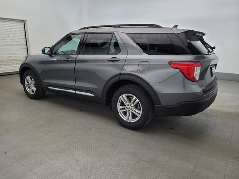 Used 2022 Ford Explorer XLT AWD/4WD image 3