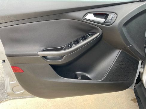 Used 2016 Ford Focus SE w/ Equipment Group 201A FWD image 20