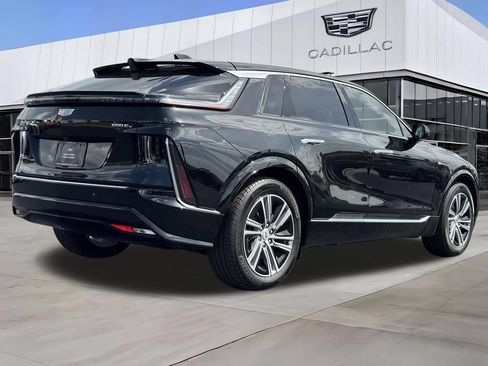 Certified 2024 Cadillac Lyriq Luxury AWD/4WD image 8
