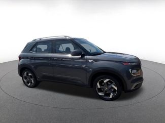 Used 2025 Hyundai Venue SEL FWD video 2