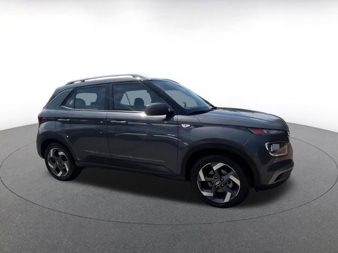 Used 2025 Hyundai Venue SEL FWD image 2