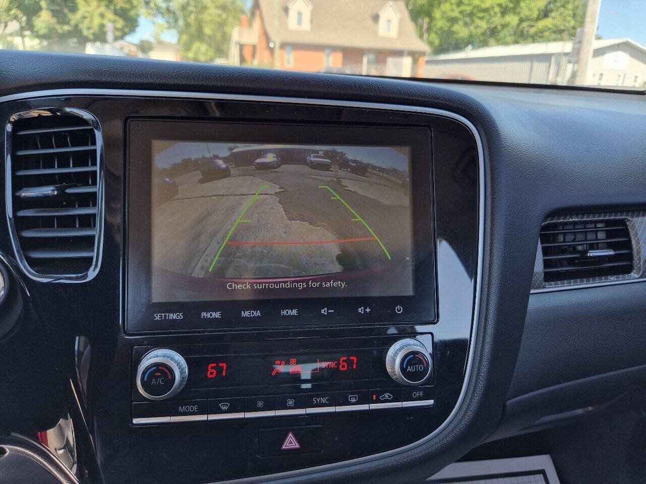 Used 2020 Mitsubishi Outlander SEL AWD/4WD image 16