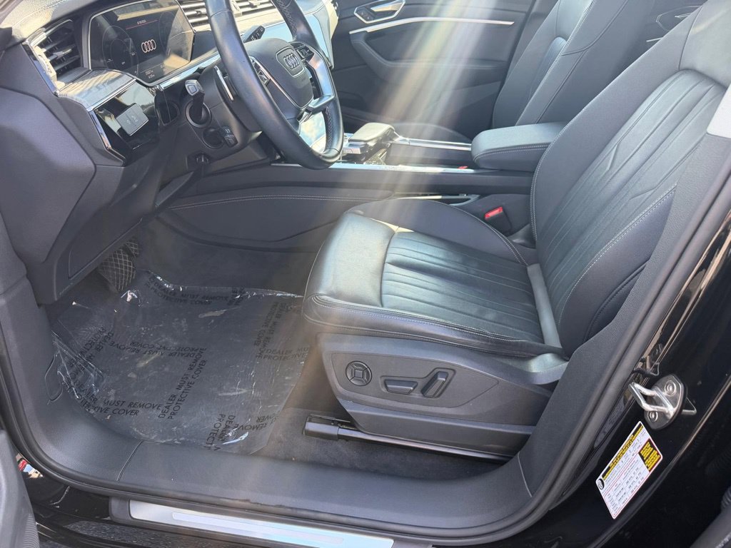Used 2022 Audi e-tron Premium w/ Towing Package AWD/4WD image 17