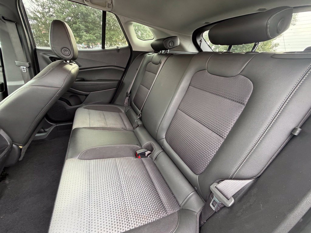 Used 2025 Chevrolet Trax LT FWD image 8