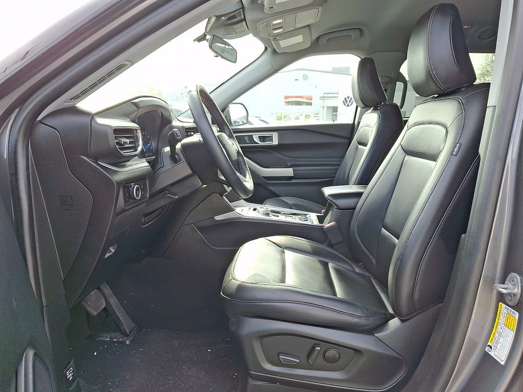 Used 2023 Ford Explorer XLT w/ Equipment Group 202A AWD/4WD image 15