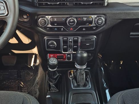 Used 2025 Jeep Wrangler Unlimited Sport S 4xe AWD/4WD image 27