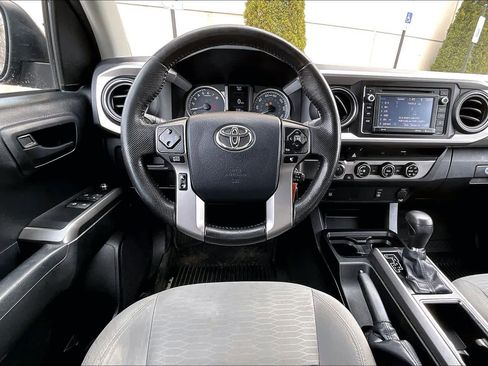 Used 2016 Toyota Tacoma SR5 image 5