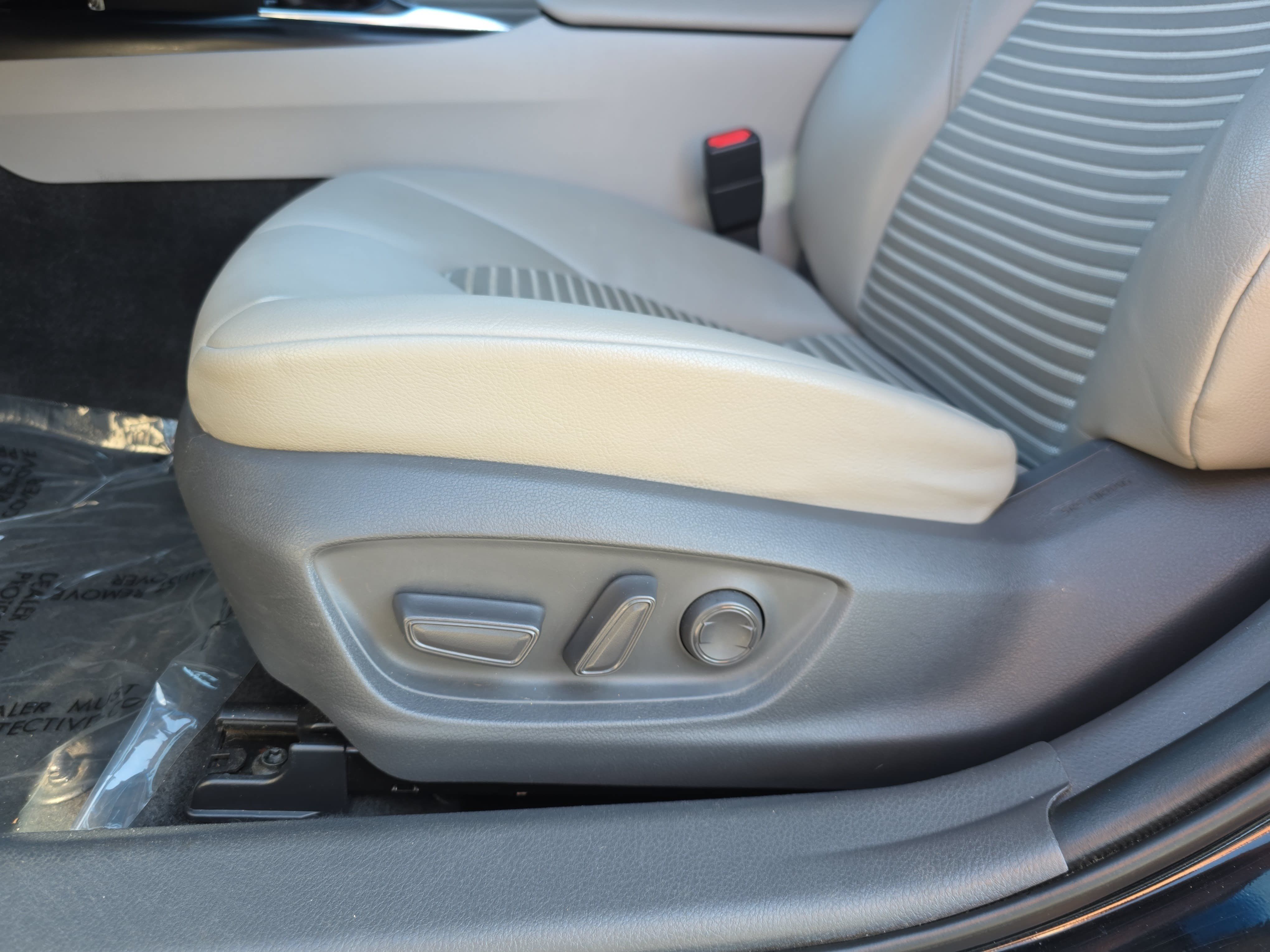 Used 2019 Toyota Camry SE FWD image 26