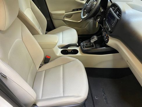 Used 2025 Kia Soul FWD image 24