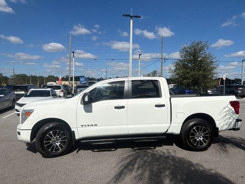 Used 2024 Nissan Titan SV w/ SV Convenience Package image 5