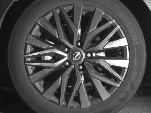 Used 2025 Nissan Altima 2.5 SV FWD image 12