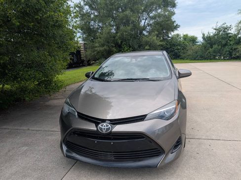 Used 2018 Toyota Corolla LE FWD image 1