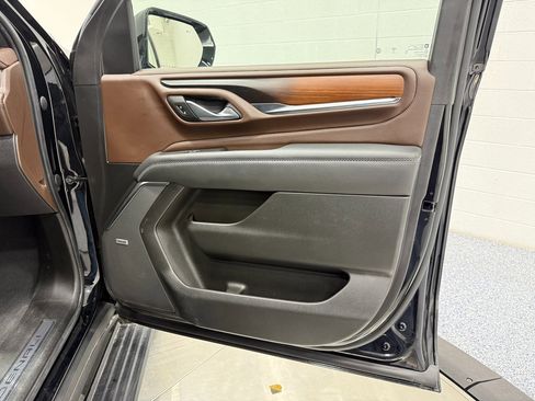 Used 2022 GMC Yukon XL Denali w/ Denali Premium Package image 22