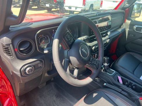 Used 2024 Jeep Gladiator Rubicon w/ Convenience Group AWD/4WD image 14