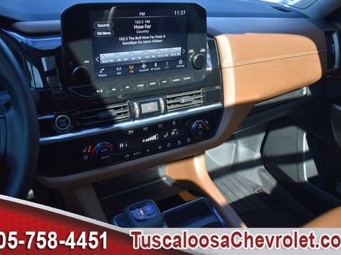 Used 2023 Nissan Pathfinder Platinum image 40