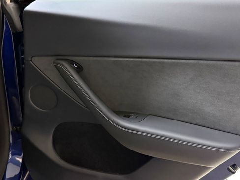 Used 2023 Tesla Model Y Performance image 42