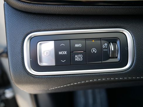 Certified 2025 Buick Enclave Avenir w/ Super Cruise Package AWD/4WD image 26
