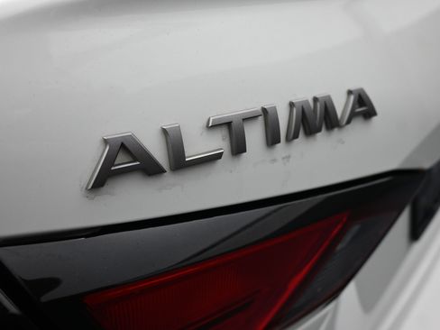 Used 2025 Nissan Altima 2.5 SV FWD image 24