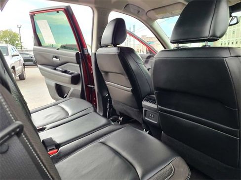 Used 2022 Nissan Pathfinder SL w/ SL Black Package image 22